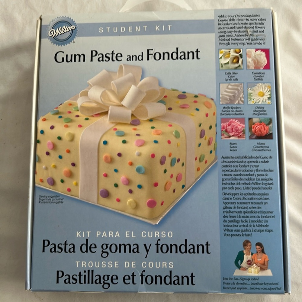 Wilton, student kit for cake decorating! “ gum, paste, and fondant kit, NEW!!!
